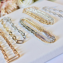 Load image into Gallery viewer, Twisted Chain Link Toggle Closure Necklace