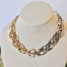 Load image into Gallery viewer, Twisted Chain Link Toggle Closure Necklace